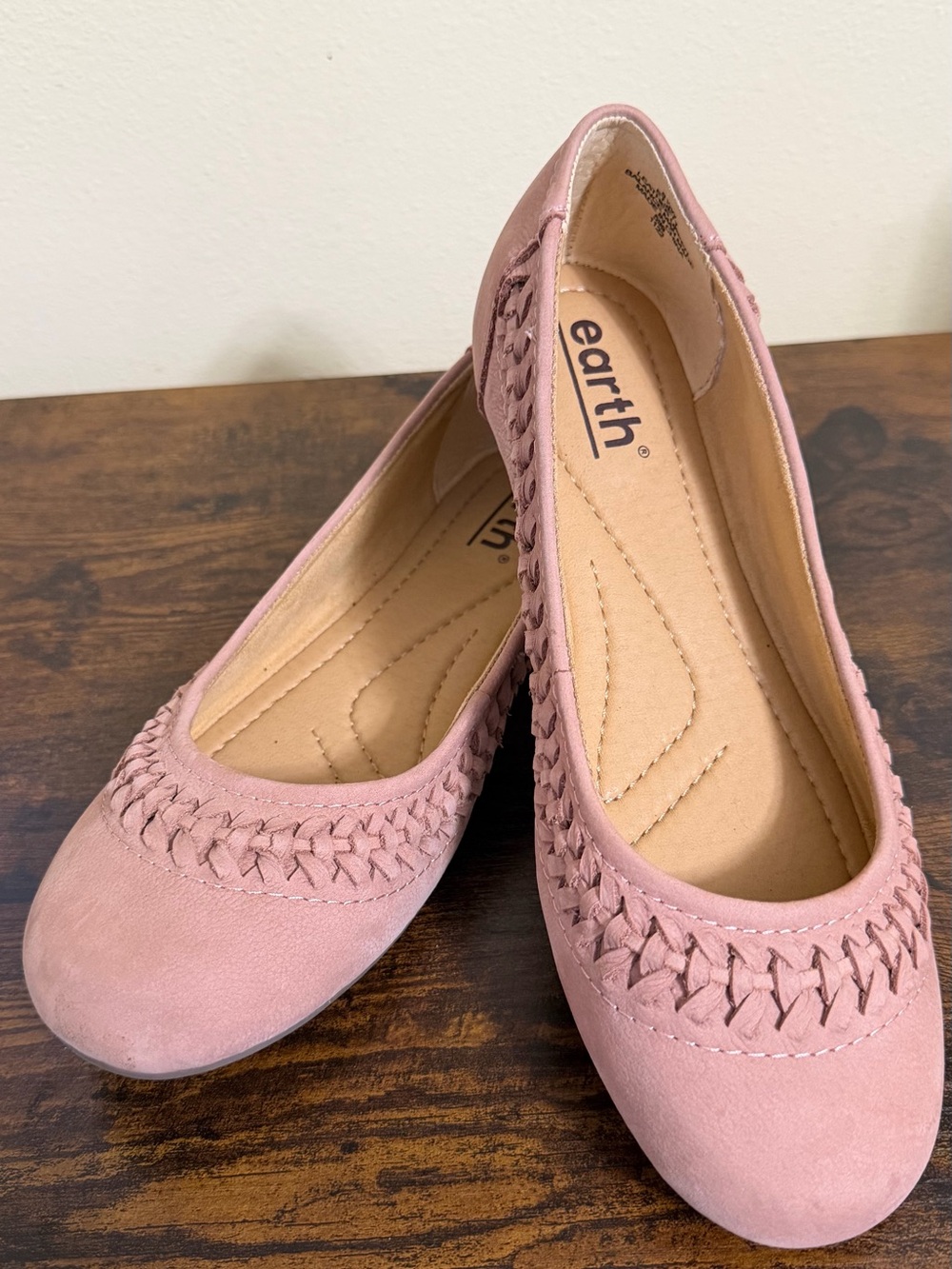 Earth Women’s Casual Flats Size 8.5W